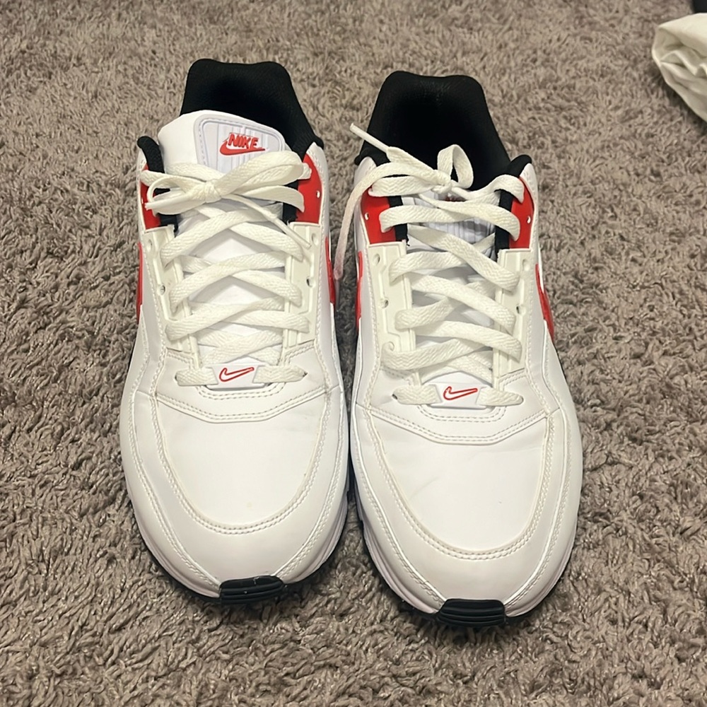 Men’s Nike air red white black shoes, size 11.5 brand new condition